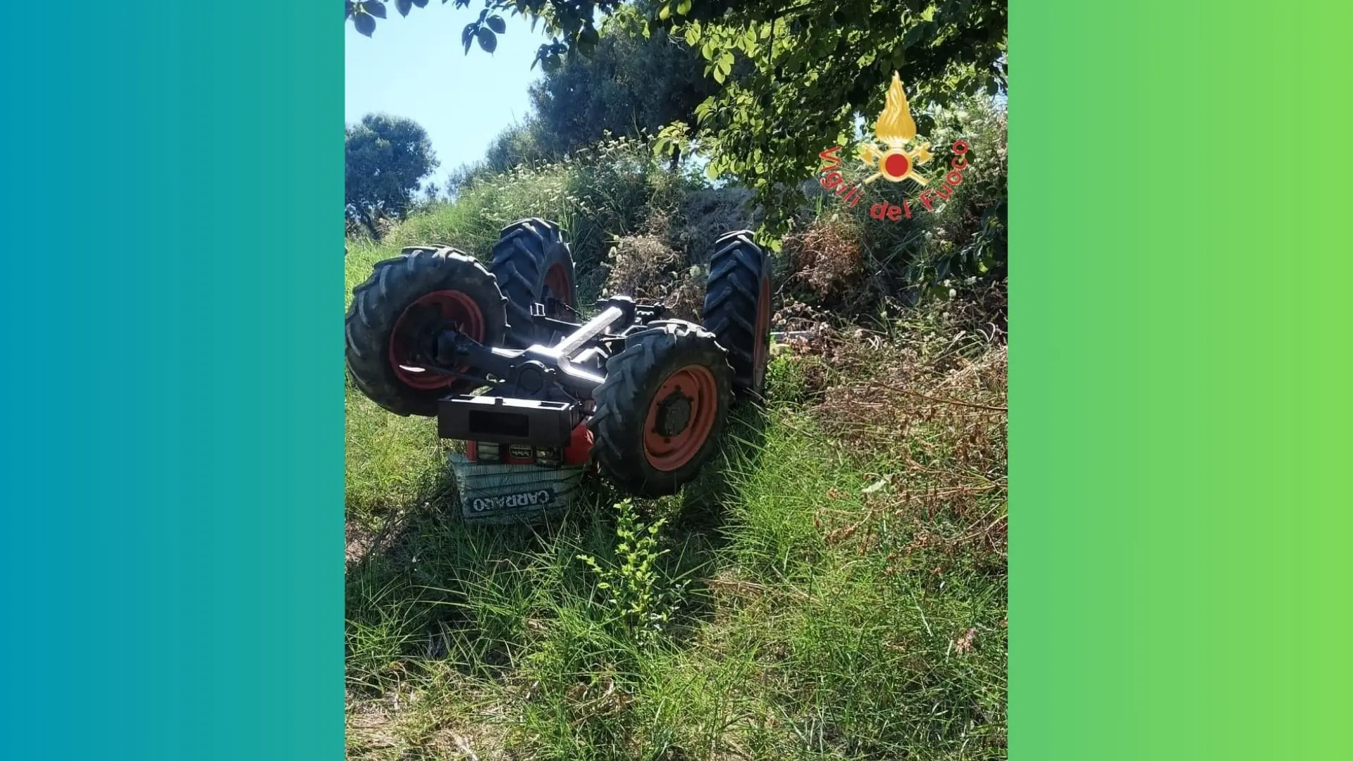 Tragedia a Catanzaro, trattore si ribalta: morto il conducente
