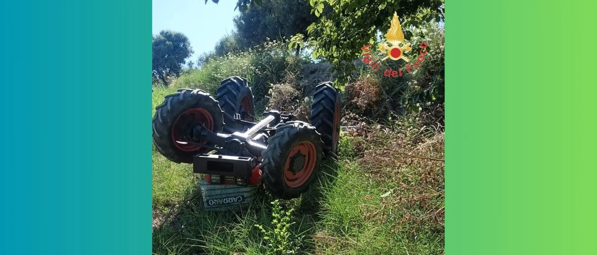 Tragedia a Catanzaro, trattore si ribalta: morto il conducente