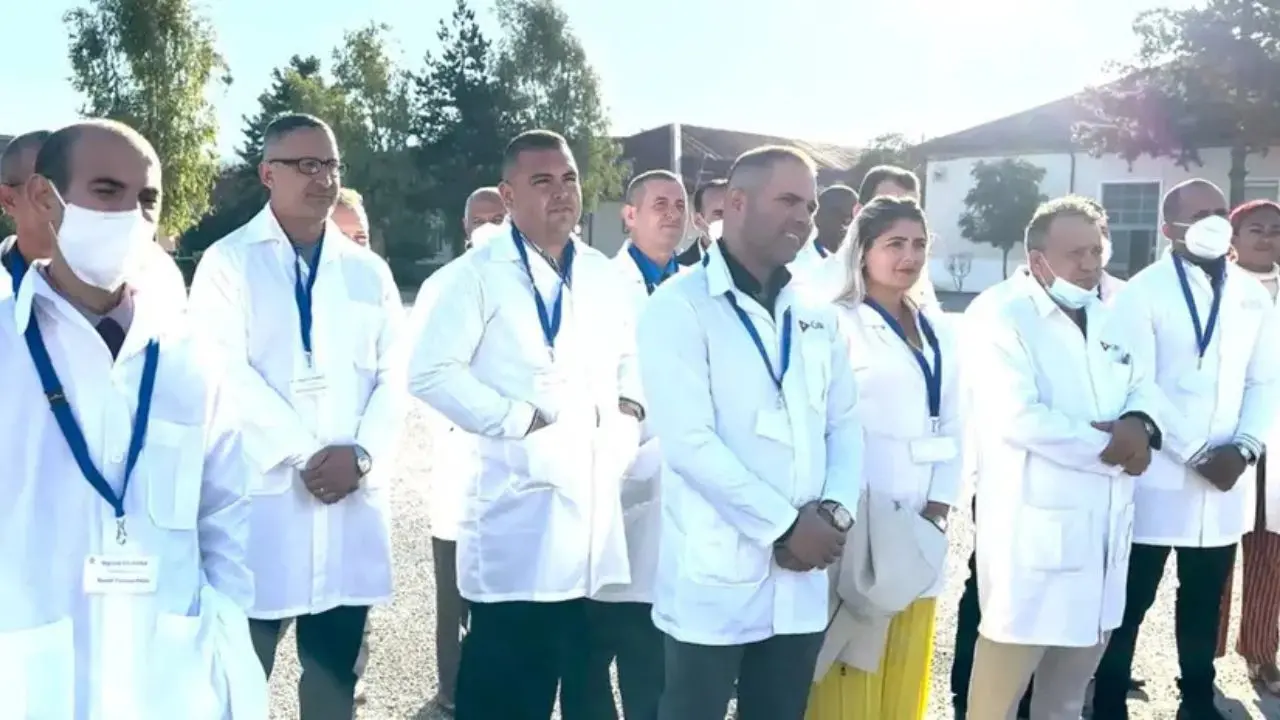 Orrico (M5S): «Medici cubani economicamente sfruttati, Occhiuto si faccia garante»