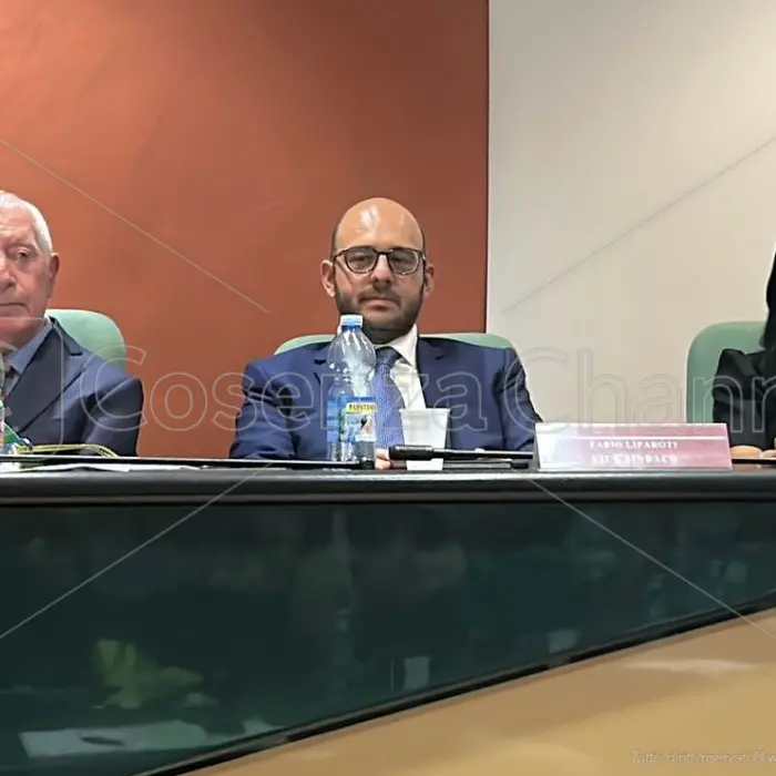 Rende, approvate le Linee programmatiche di Principe: unione dei Comuni, sociale e infrastrutture al centro del mandato