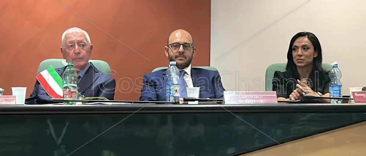 Rende, approvate le Linee programmatiche di Principe: unione dei Comuni, sociale e infrastrutture al centro del mandato