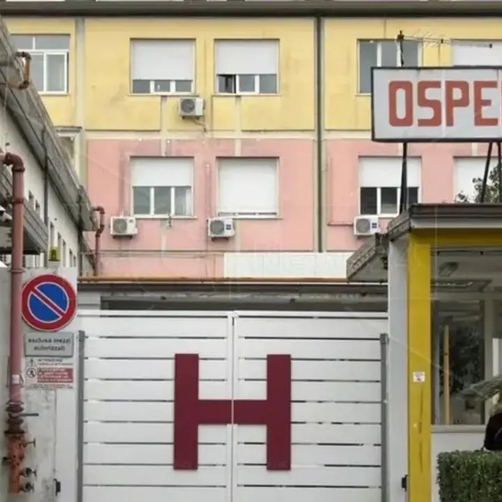 Tragedia sfiorata a Vibo: minaccia di darsi fuoco davanti al reparto di ortopedia