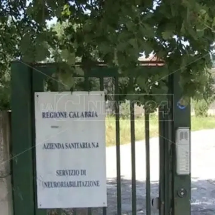Cosenza, logopedia sospesa all’improvviso: genitori in rivolta contro l’ASP