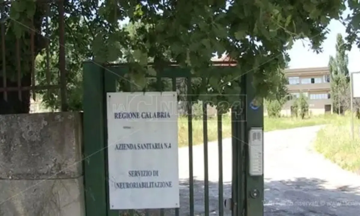 Cosenza, logopedia sospesa all’improvviso: genitori in rivolta contro l’ASP