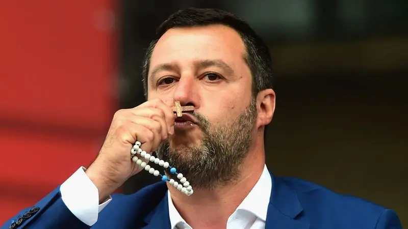 Aumento dei pedaggi sulle autostrade diventa un caso politico, accuse a Salvini ed emendamento ritirato