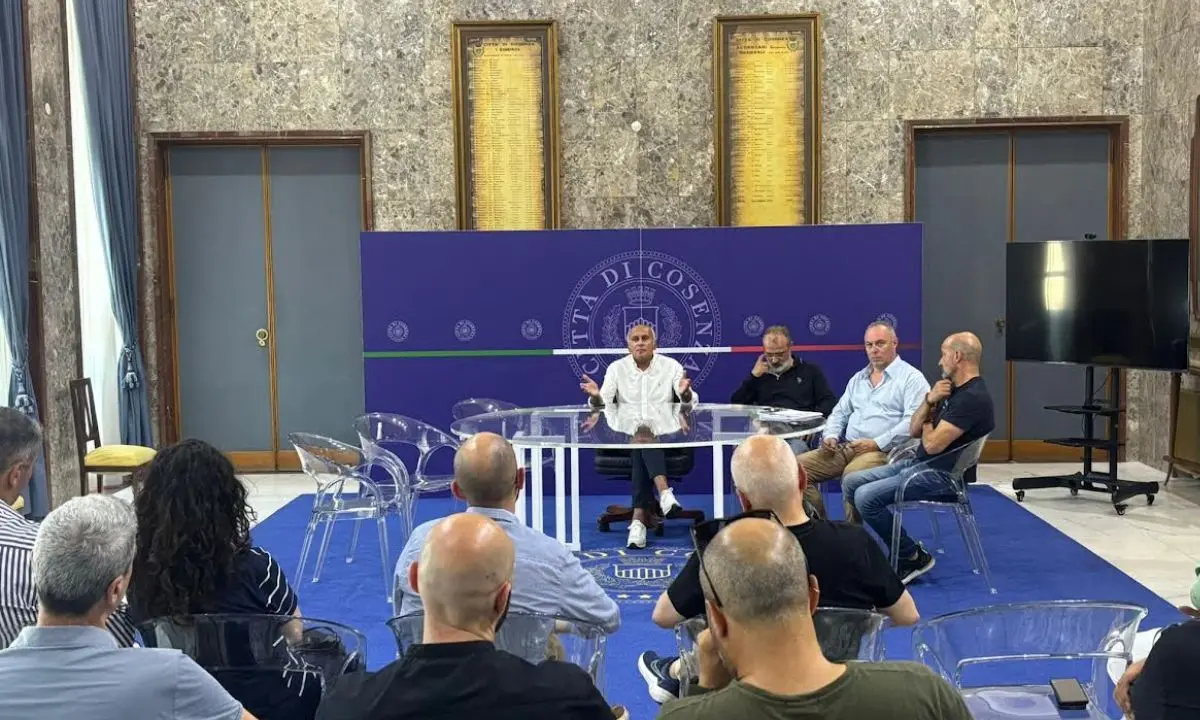 Cosenza, il sindaco a confronto con il comitato dei ristoratori
