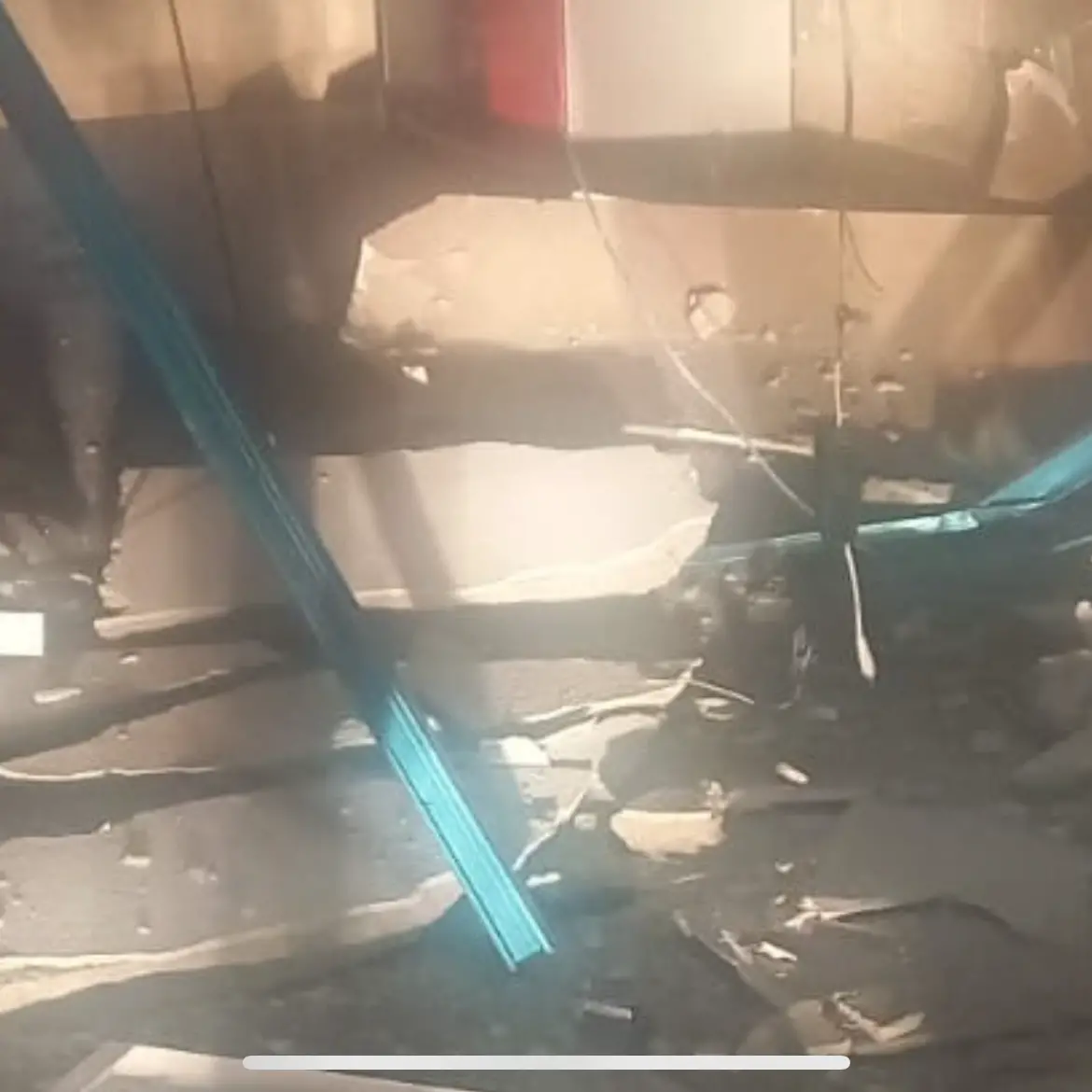 Crolla parte del tetto alla stazione di Rossano: nessun ferito, area messa in sicurezza