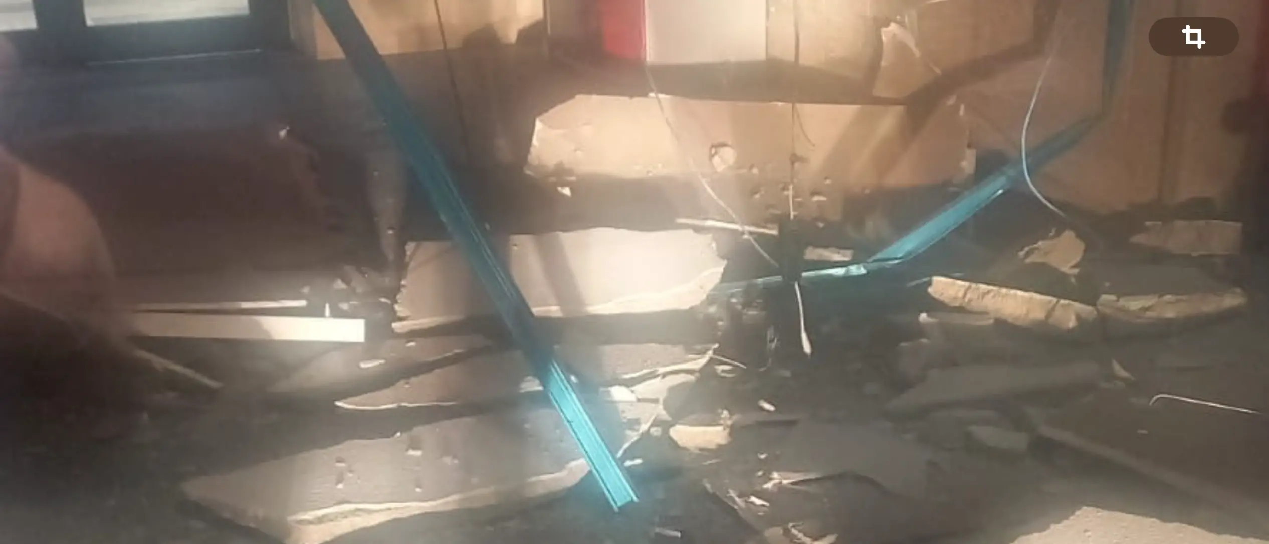 Crolla parte del tetto alla stazione di Rossano: nessun ferito, area messa in sicurezza