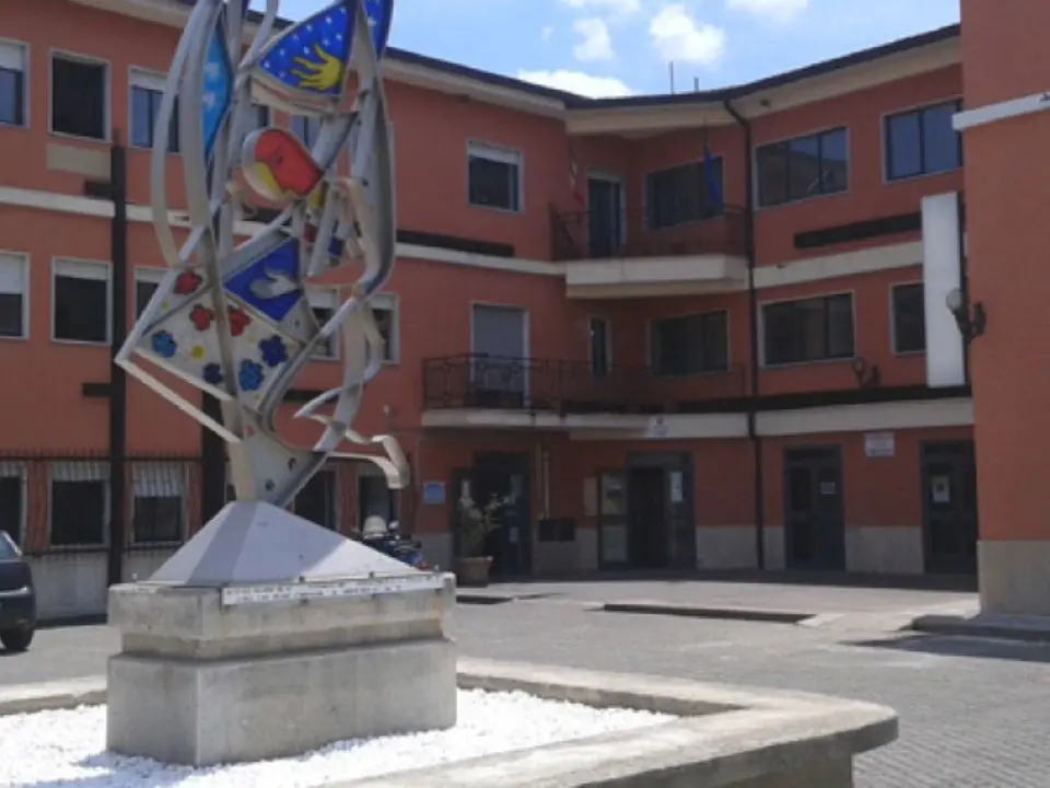 Crisi al Comune di Bisignano: l'assessore Stefania De Marco consegna le deleghe