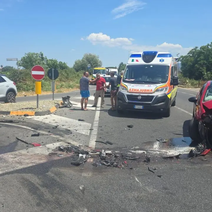 Corigliano Rossano, incidente allo svincolo \"Boscarello\": due feriti