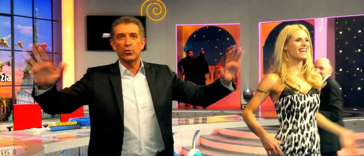 Striscia la Notizia verso una svolta: Pier Silvio Berlusconi annuncia un rinnovamento «senza snaturare»