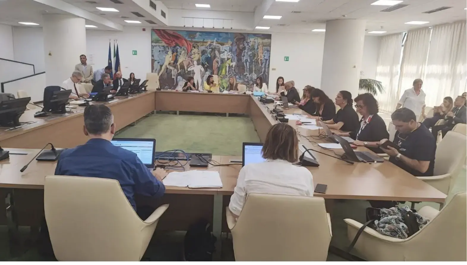 Policlinico di Cosenza, la maggioranza accelera nonostante i dubbi di legittimità: è scontro