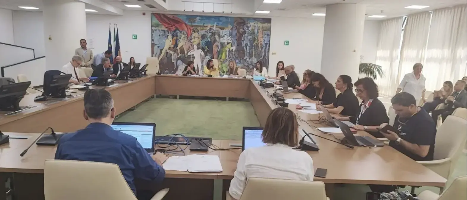 Policlinico di Cosenza, la maggioranza accelera nonostante i dubbi di legittimità: è scontro