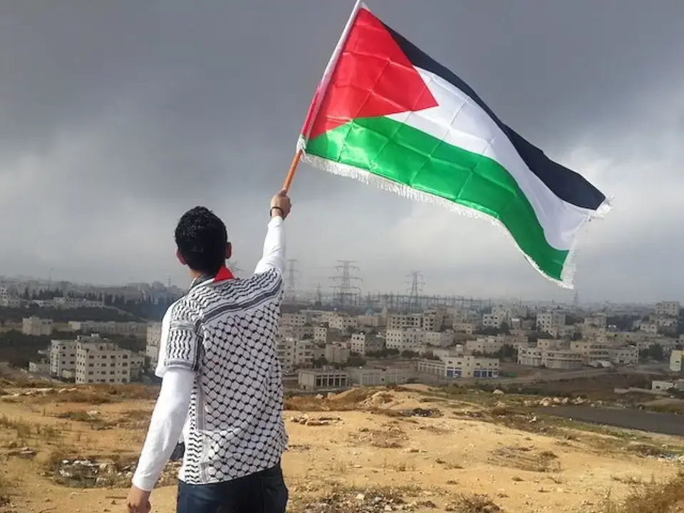 Stop alla cooperazione con Israele, richiesta di cento sindaci calabresi al consiglio regionale