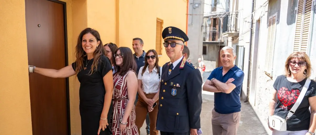 San Giovanni in Fiore, consegnata la 55ª casa popolare: «Ogni chiave è una speranza ritrovata»