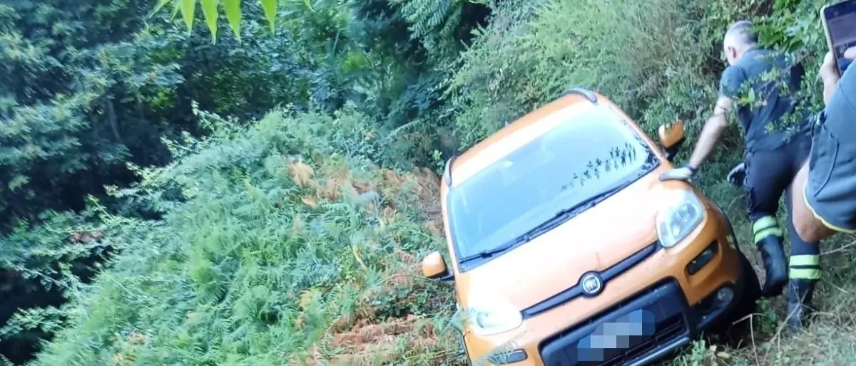 Si perdono nei boschi seguendo il navigatore: tecnici della rete gas salvati dai Vigili del Fuoco a Lamezia