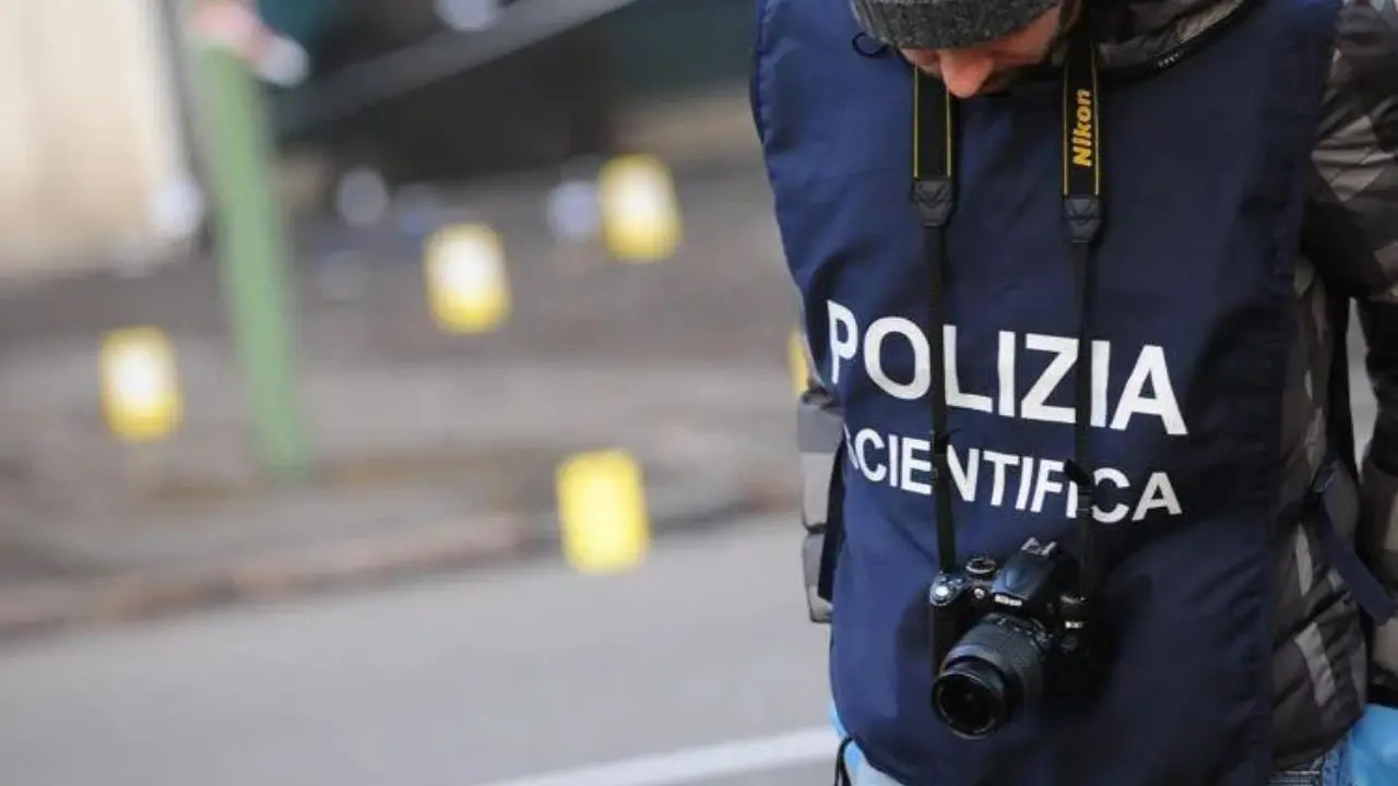 Milano, si getta dalla finestra: in casa la mamma morta. Ipotesi omicidio-suicidio