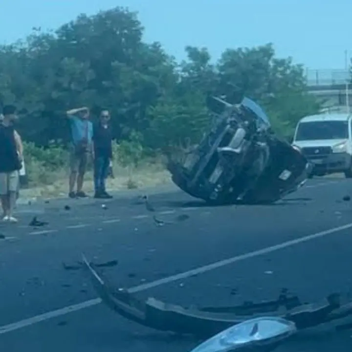 Corigliano Rossano, scontro tra due auto nei pressi dello svincolo di Schiavonea: due feriti