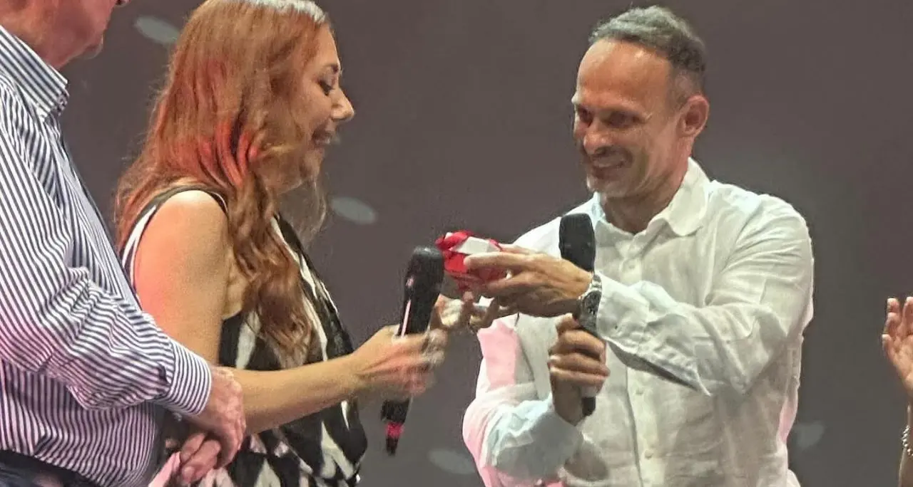 La Rem consegna il premio \"Le Ali\" a Rosa Martirano