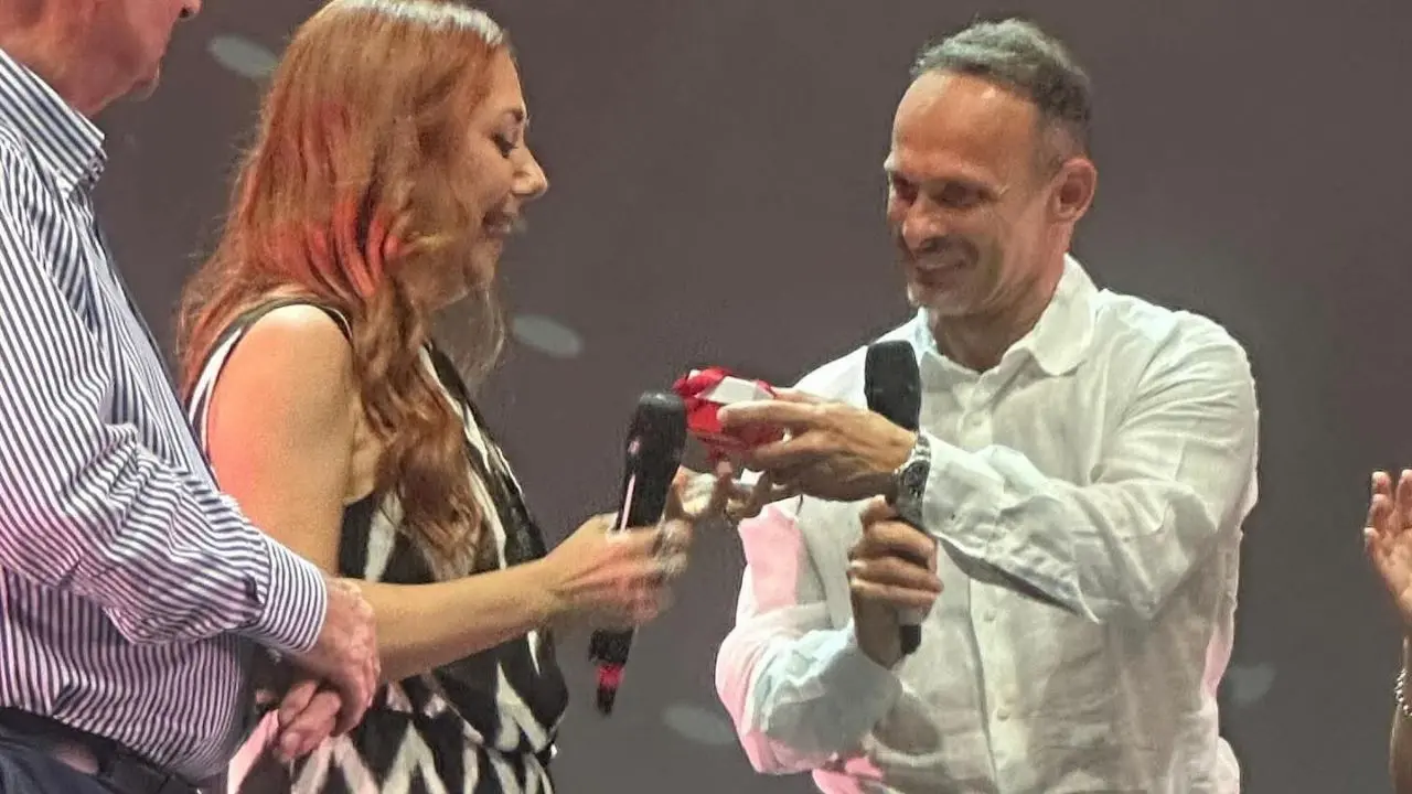 La Rem consegna il premio \"Le Ali\" a Rosa Martirano