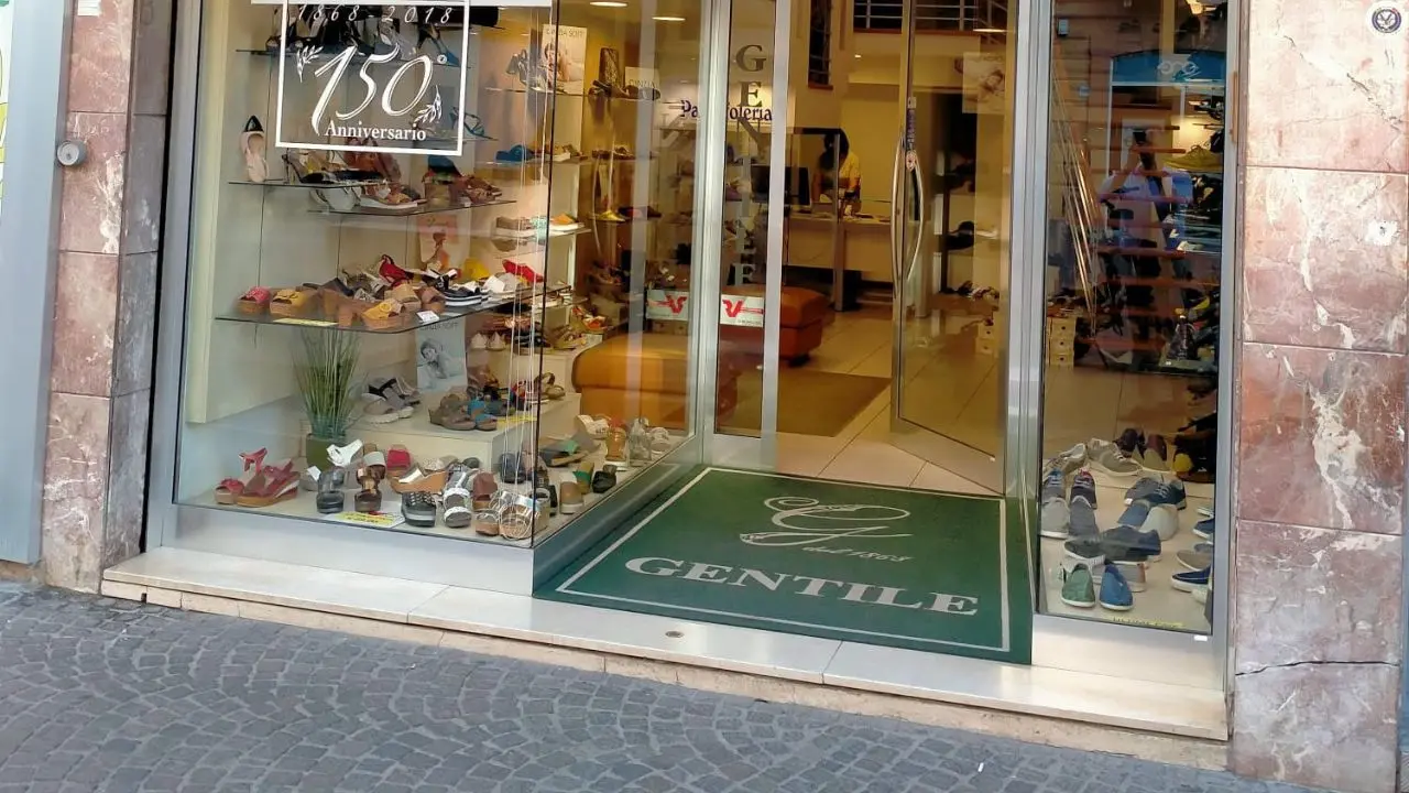 Cosenza, chiude dopo un secolo e mezzo di vita Gentile Calzature