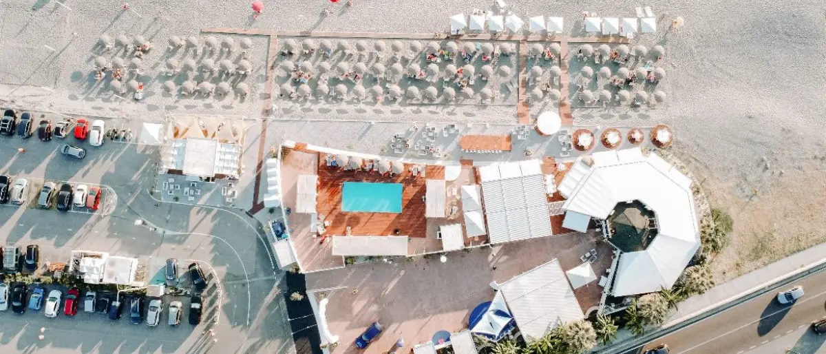 Falerna Marina, relax a cinque stelle: spiaggia e piscina gratis per chi pranza al Riva Restaurant