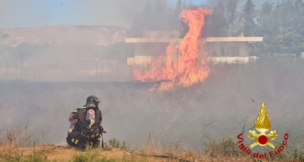 Moduli antincendio in arrivo dal Lazio e dalla Toscana, criticità nell’alto tirreno cosentino e nel vibonese\n
