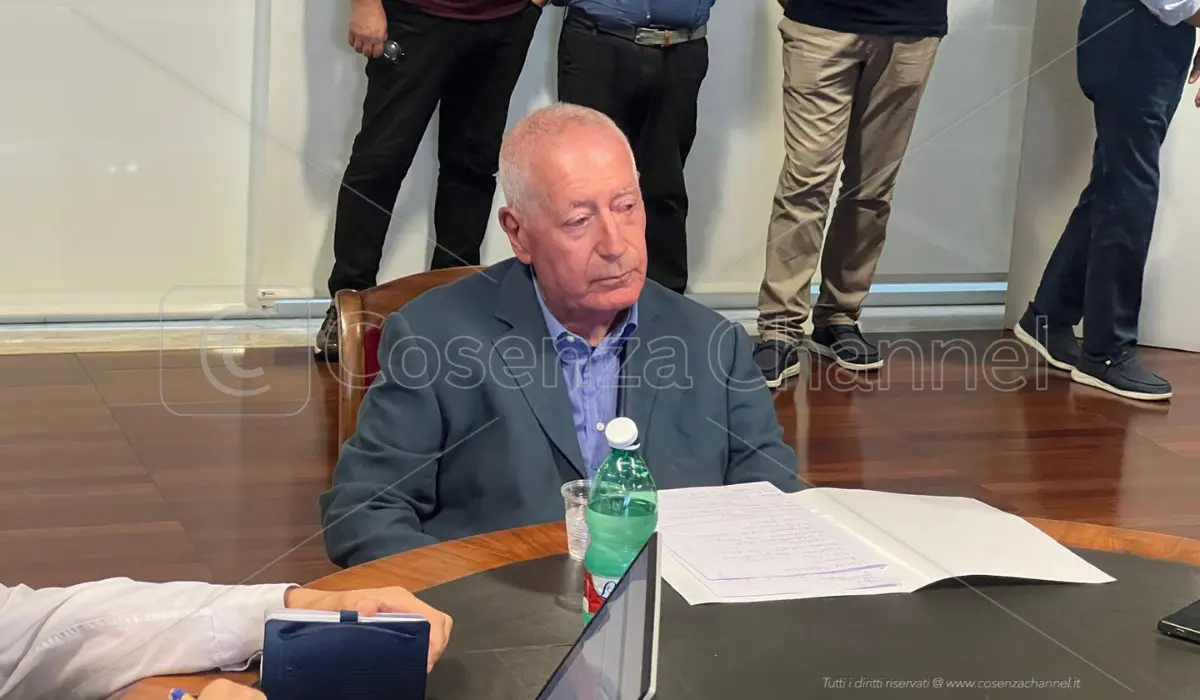 Rende, il sindaco Sandro Principe incontra la stampa: «Via Rossini pedonale ogni sabato fino al 31 dicembre»