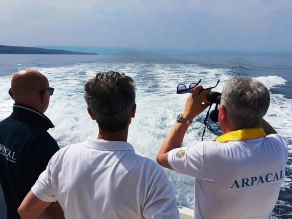 Controlli Arpacal sul Tirreno cosentino: proseguono i campionamenti sulle acque