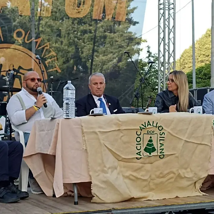 Camigliatello Silano, celebrato il Caciocavallo Silano DOP con l’evento “Musica e Formaggi”