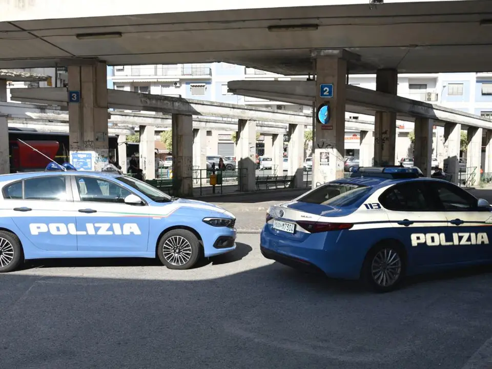 Aggressione in pieno centro a Cosenza, donna ferita: cresce la paura in strada