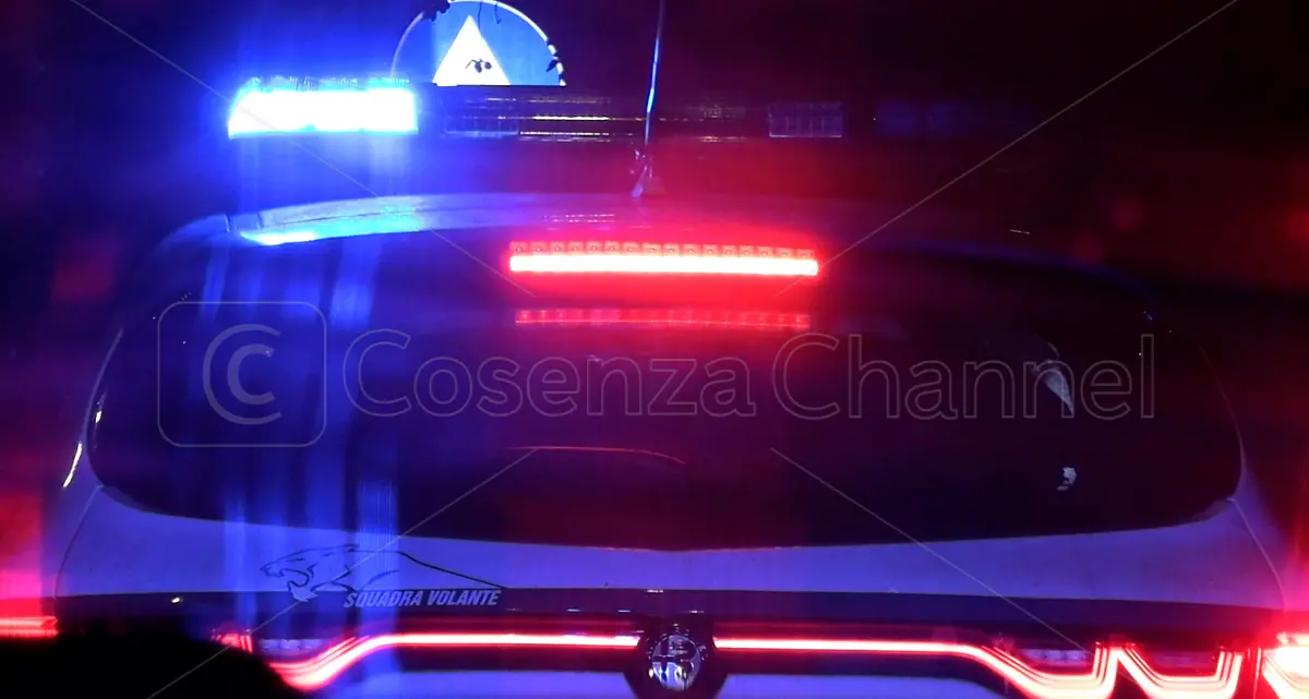 “Una notte in pattuglia”, lo speciale a bordo della Pantera della Polizia questa sera su LaC Tv