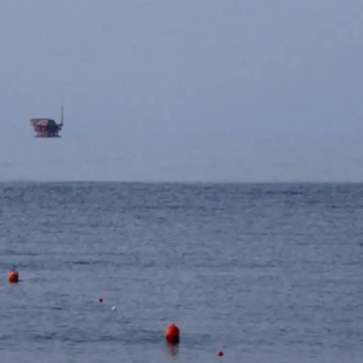 Sospesi tra cielo e mare: a Crotone lo spettacolo della Fata Morgana\n