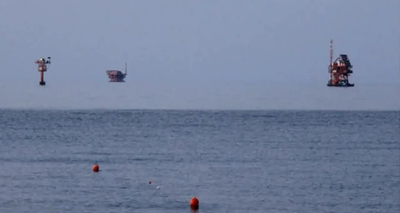 Sospesi tra cielo e mare: a Crotone lo spettacolo della Fata Morgana\n