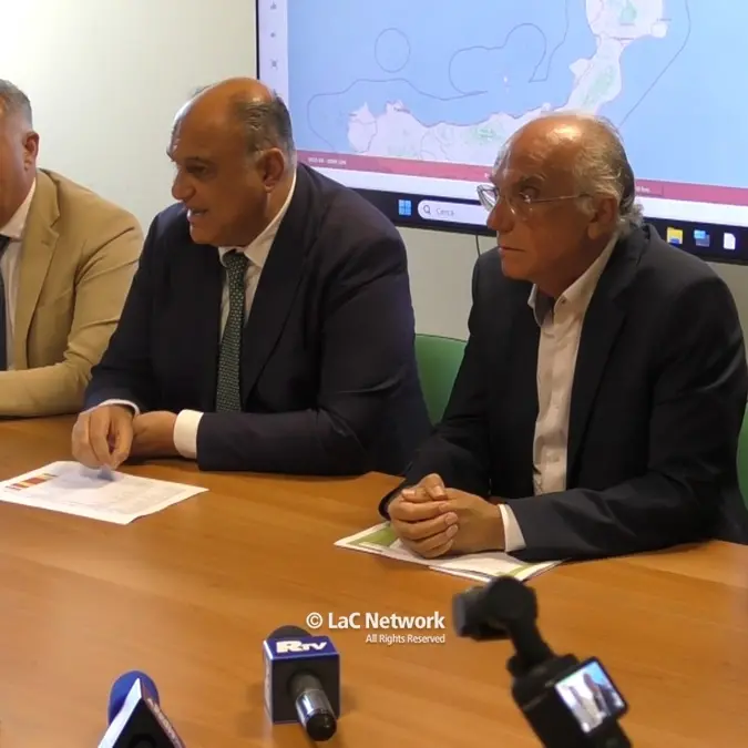 Mare sporco, la Regione smentisce i dati di Goletta verde: «Non è inquinato, le acque calabresi sono eccellenti per il 93%»