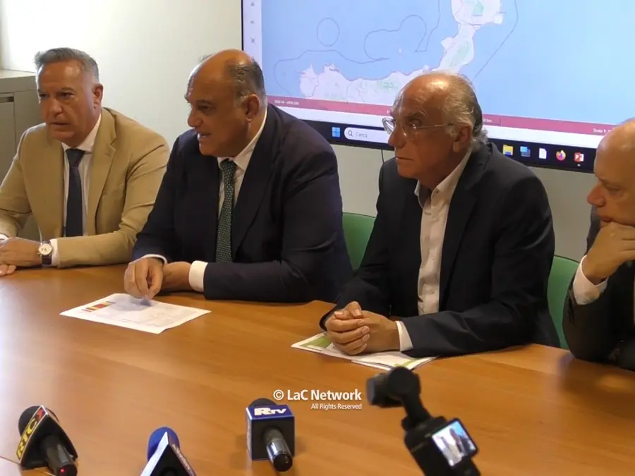 Mare sporco, la Regione smentisce i dati di Goletta verde: «Non è inquinato, le acque calabresi sono eccellenti per il 93%»