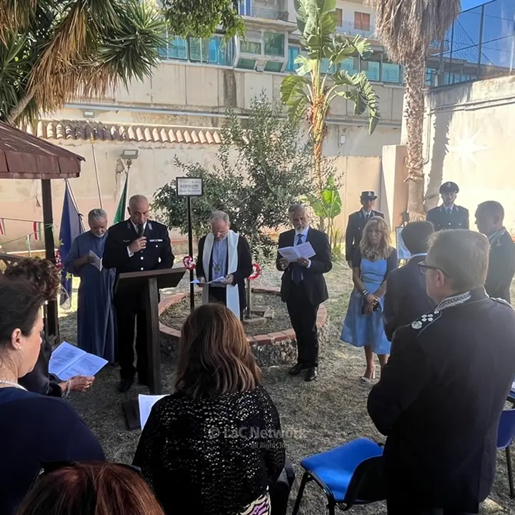 Reggio, Borsellino e la sua scorta ricordati nel carcere di San Pietro accanto all’ulivo piantato in loro memoria\n