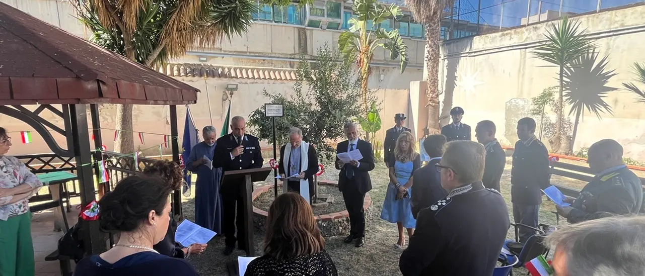 Reggio, Borsellino e la sua scorta ricordati nel carcere di San Pietro accanto all’ulivo piantato in loro memoria\n