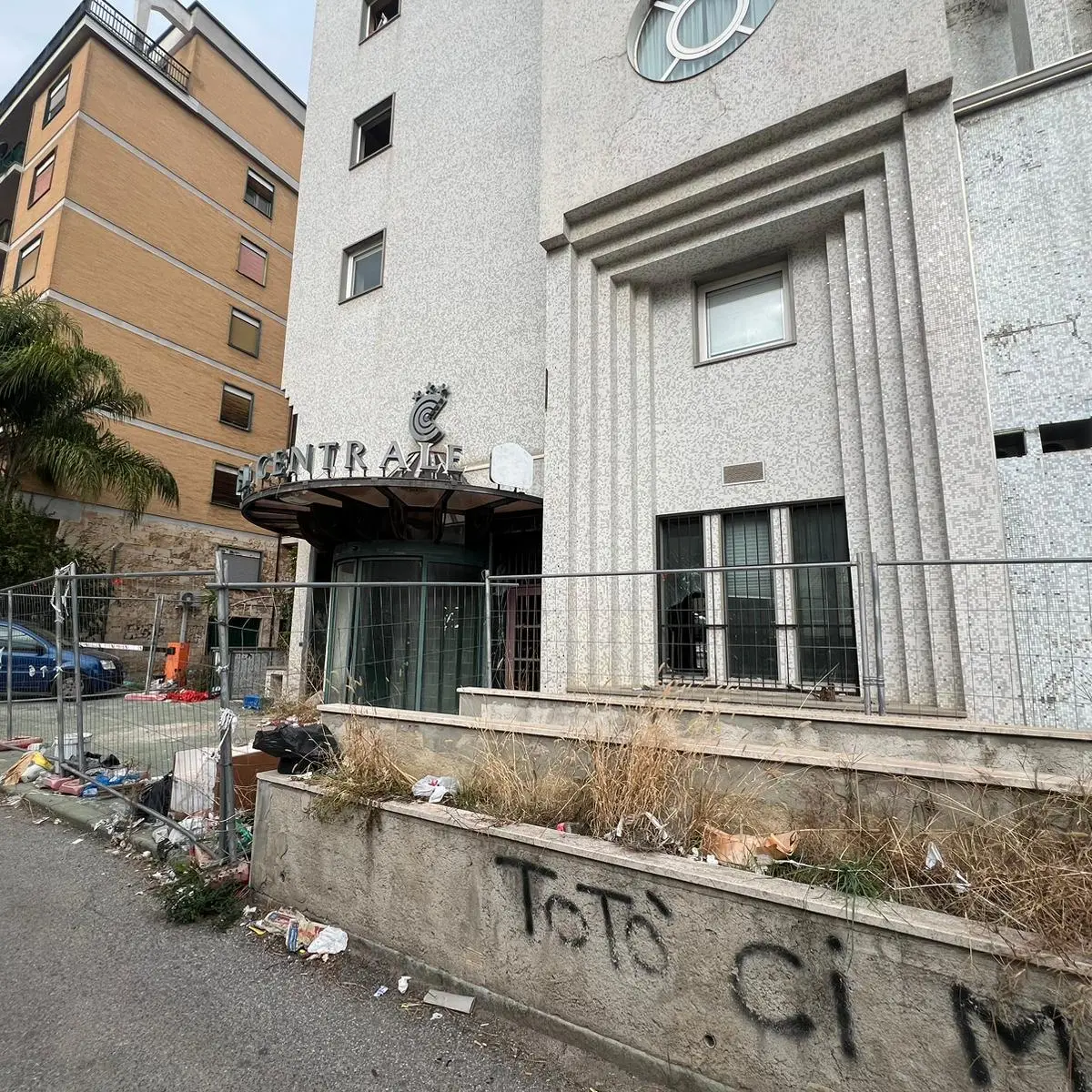 Ex Hotel Centrale di Cosenza, via libera alla vendita per la riqualificazione