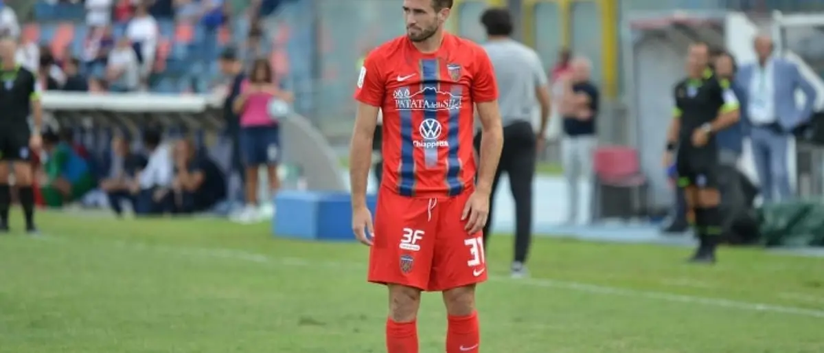 Cosenza, Ricci con la valigia in mano: su di lui c'è anche il Livorno