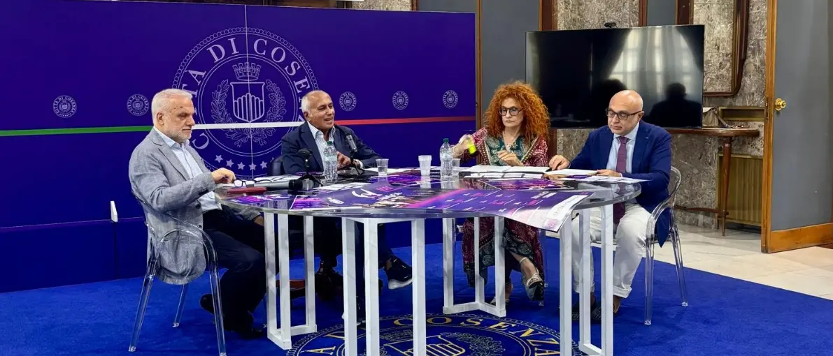 Invasioni a Cosenza, la Villa Vecchia pronta a ospitare gli spettacoli teatrali dell’edizione 2025: ecco il programma\n