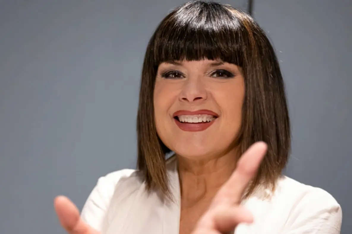 Silvia Mezzanotte attesa in Calabria: l’ex voce dei Matia Bazar celebra i 35 anni di carriera con un concerto a Polistena\n