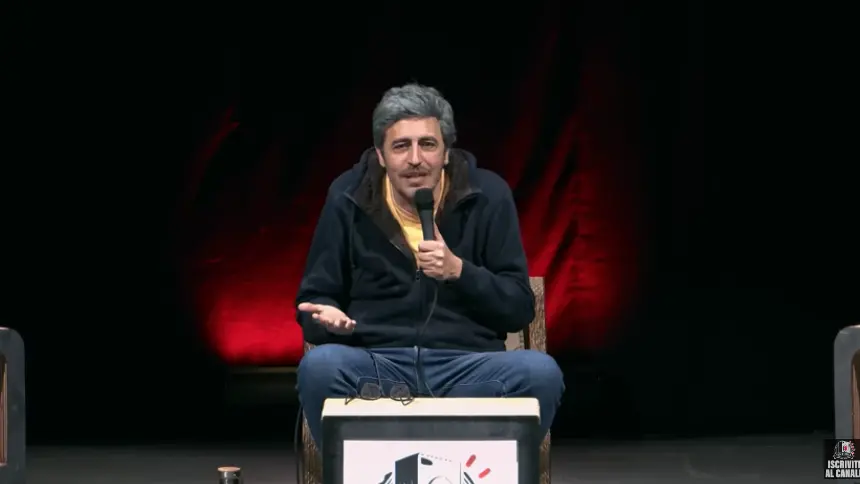 <p>Pif nell&#39;ultima puntata di Tintoria (foto dal canale YouTube del podcast)</p>\\n