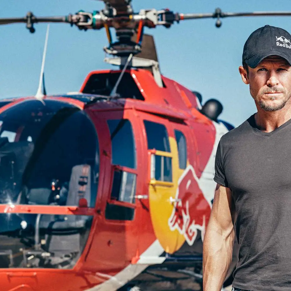 È morto Felix Baumgartner, l’uomo che sfidava i\u00A0cieli\u00A0si è schiantato con il parapendio in provincia di Fermo\n