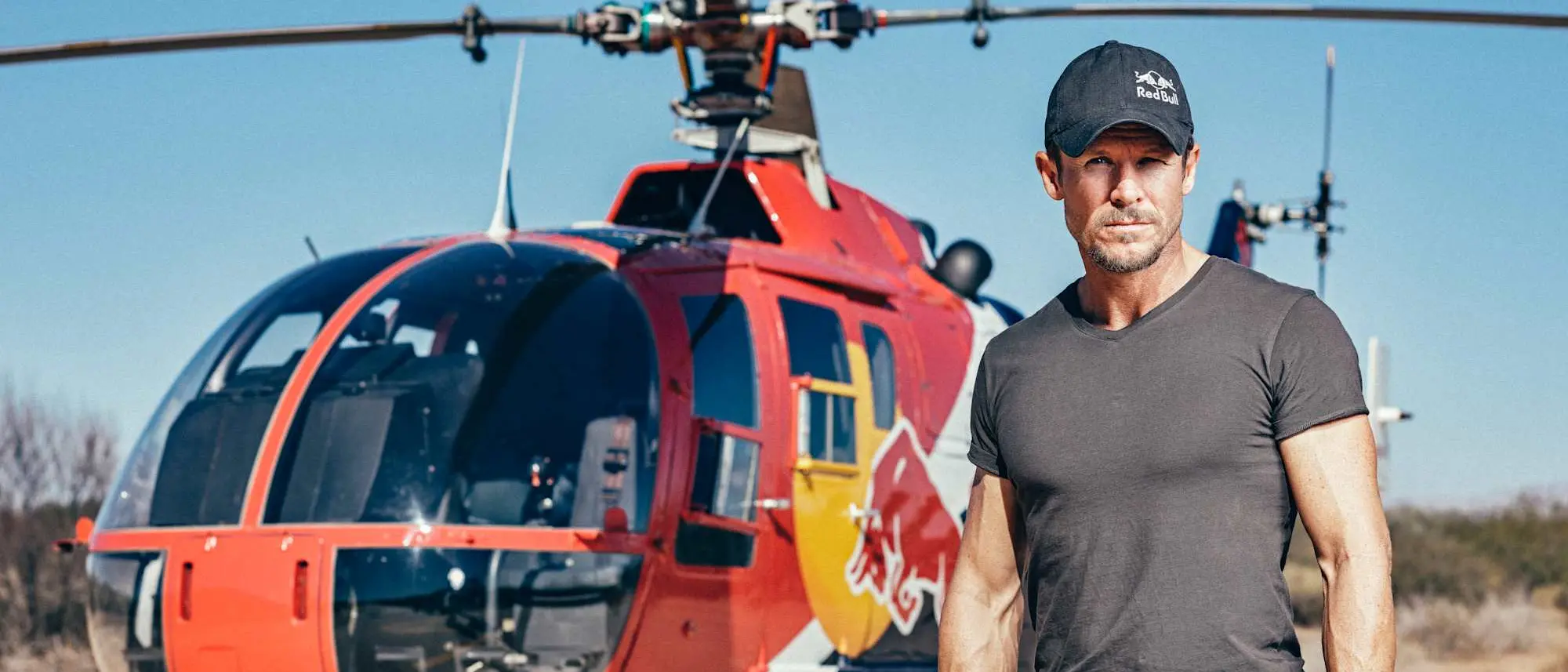 È morto Felix Baumgartner, l’uomo che sfidava i\u00A0cieli\u00A0si è schiantato con il parapendio in provincia di Fermo\n