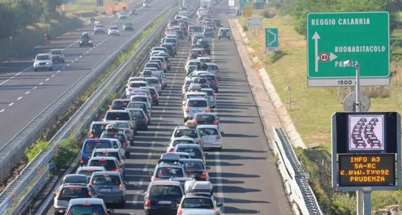Esodo estivo, piano traffico A2 approvato: cantieri rimossi entro il 25 luglio