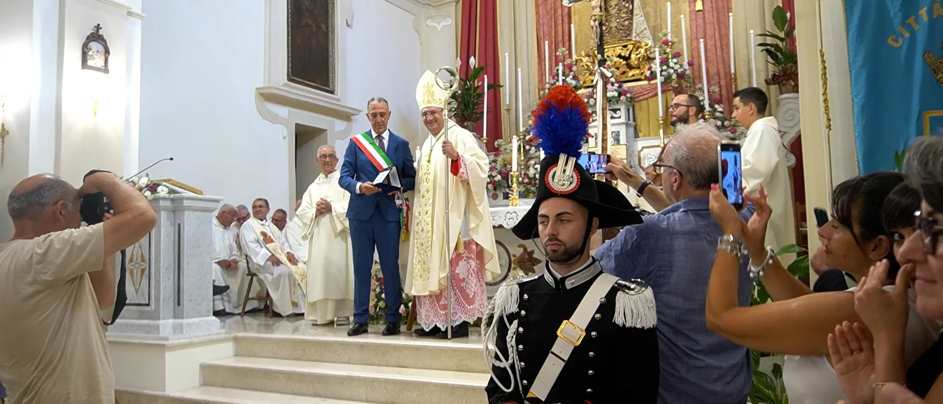 Il vescovo Stefano Rega è cittadino onorario di Scalea