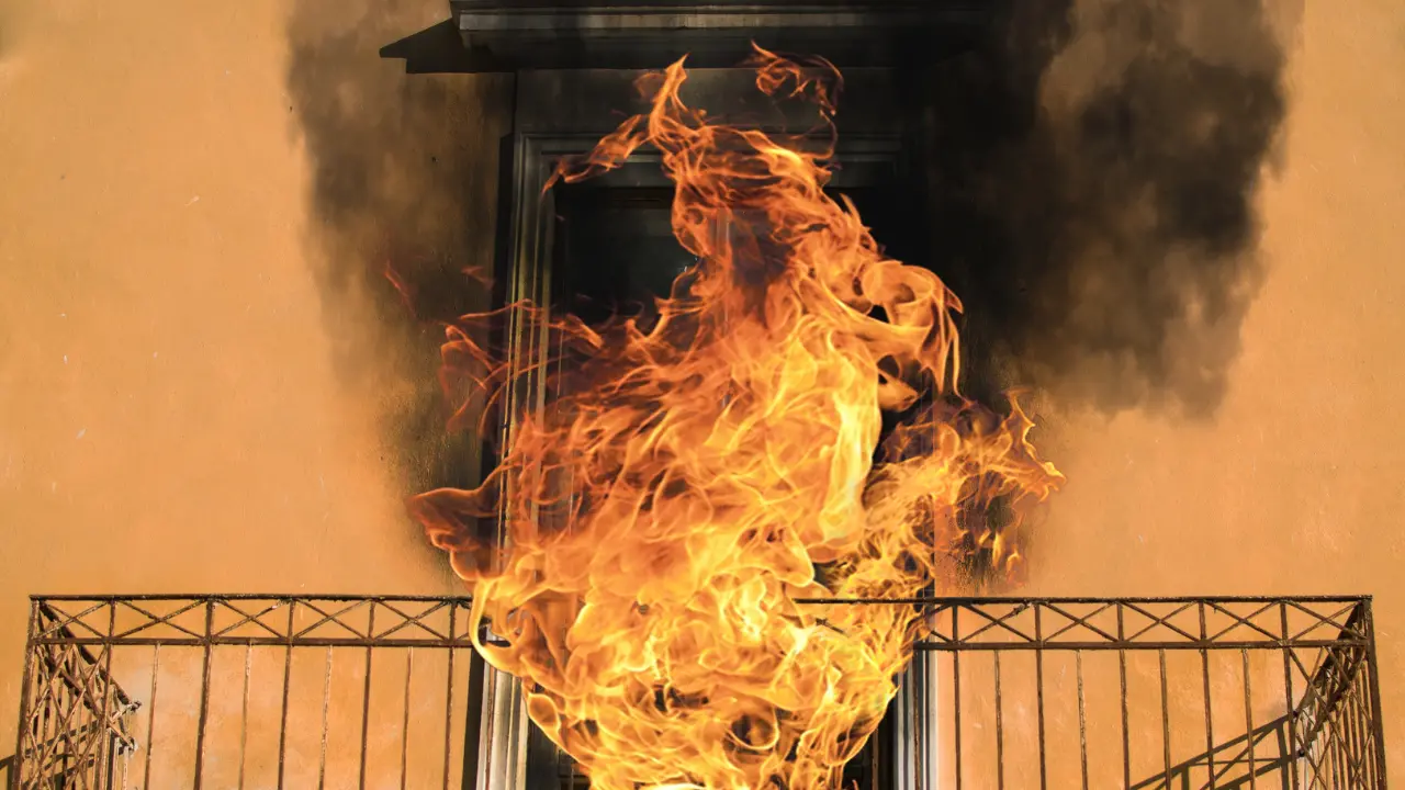 Incendio a Rocca Imperiale: 85enne muore tra le fiamme in casa. La moglie salvata dai vicini: è\u00A0gravissima\n