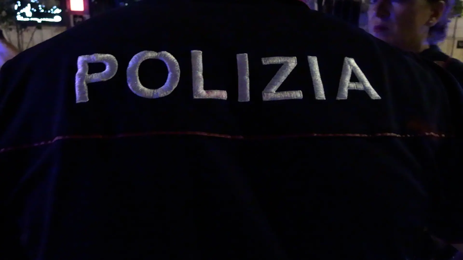 Una notte in pattuglia - le foto con gli agenti di Polizia