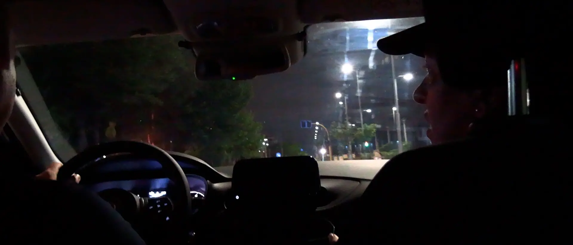 “Una notte in pattuglia”, LaC\u00A0a bordo delle Pantere di Polizia tra fermi e posti di controllo: ecco lo speciale\n